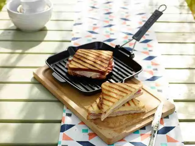 Staub Portable Folding Grill | 9.5 Inch | Matte Black