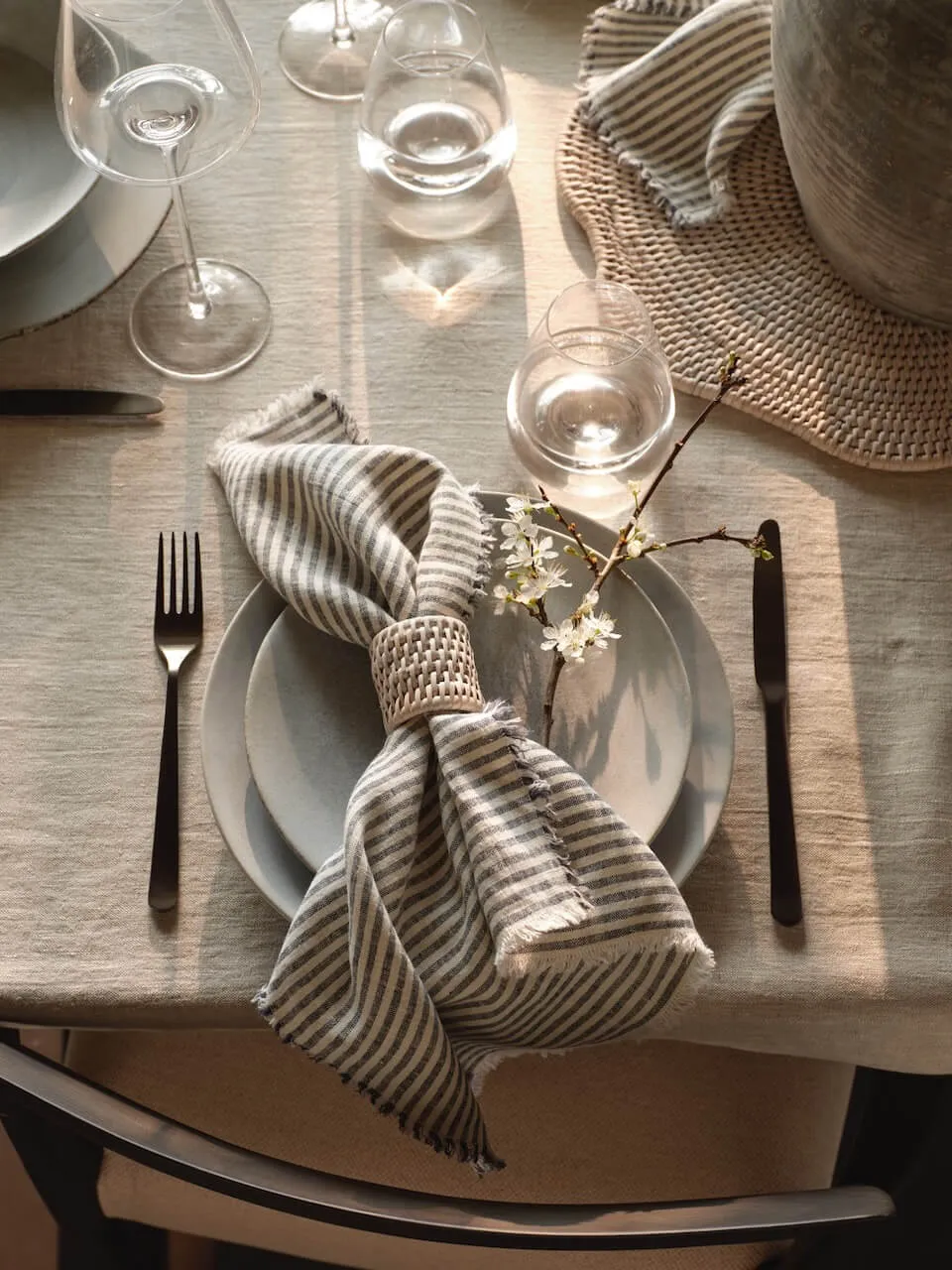 Tavira Anthracite 16 Piece Cutlery Set